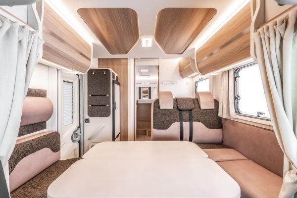 KAMPER z doposażeniem Półintegra 5 osobowy Rimor 95 PLUS Ford 2022