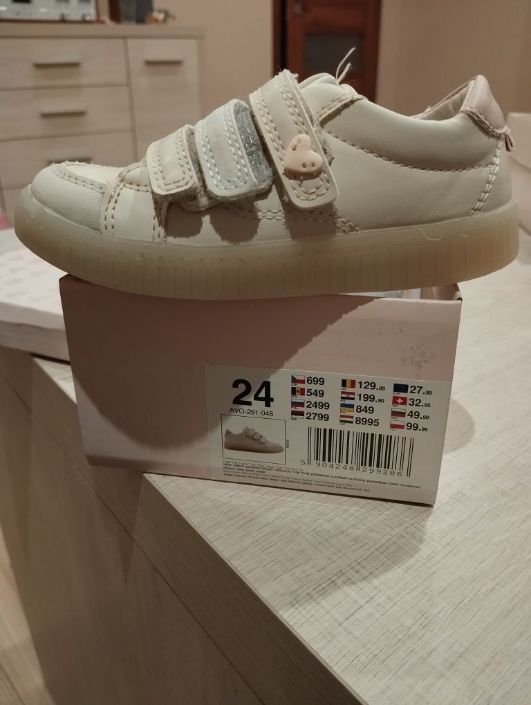 Buty dla dziewczynki 24