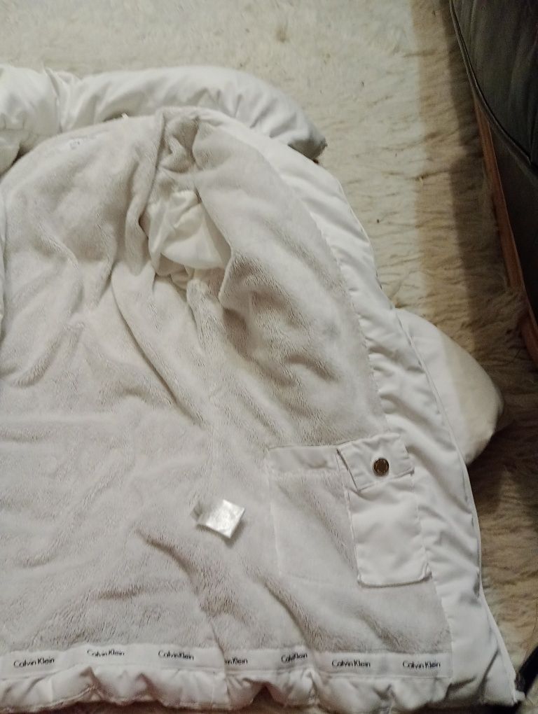 Куртка зимняя пуховик Calvin Klein ,разм.L,б/у в идеальном состоянии.
