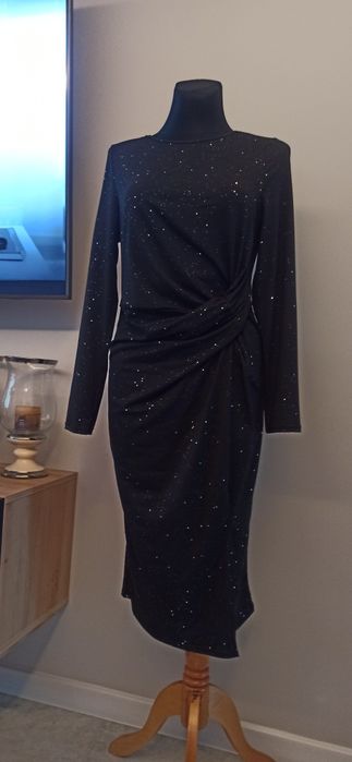 Czarna elastyczna sukienka z brokatem midi marszczona długi rękaw XL