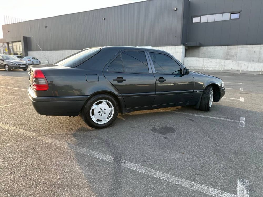 Mercedes-Benz C 220 комлектація sport