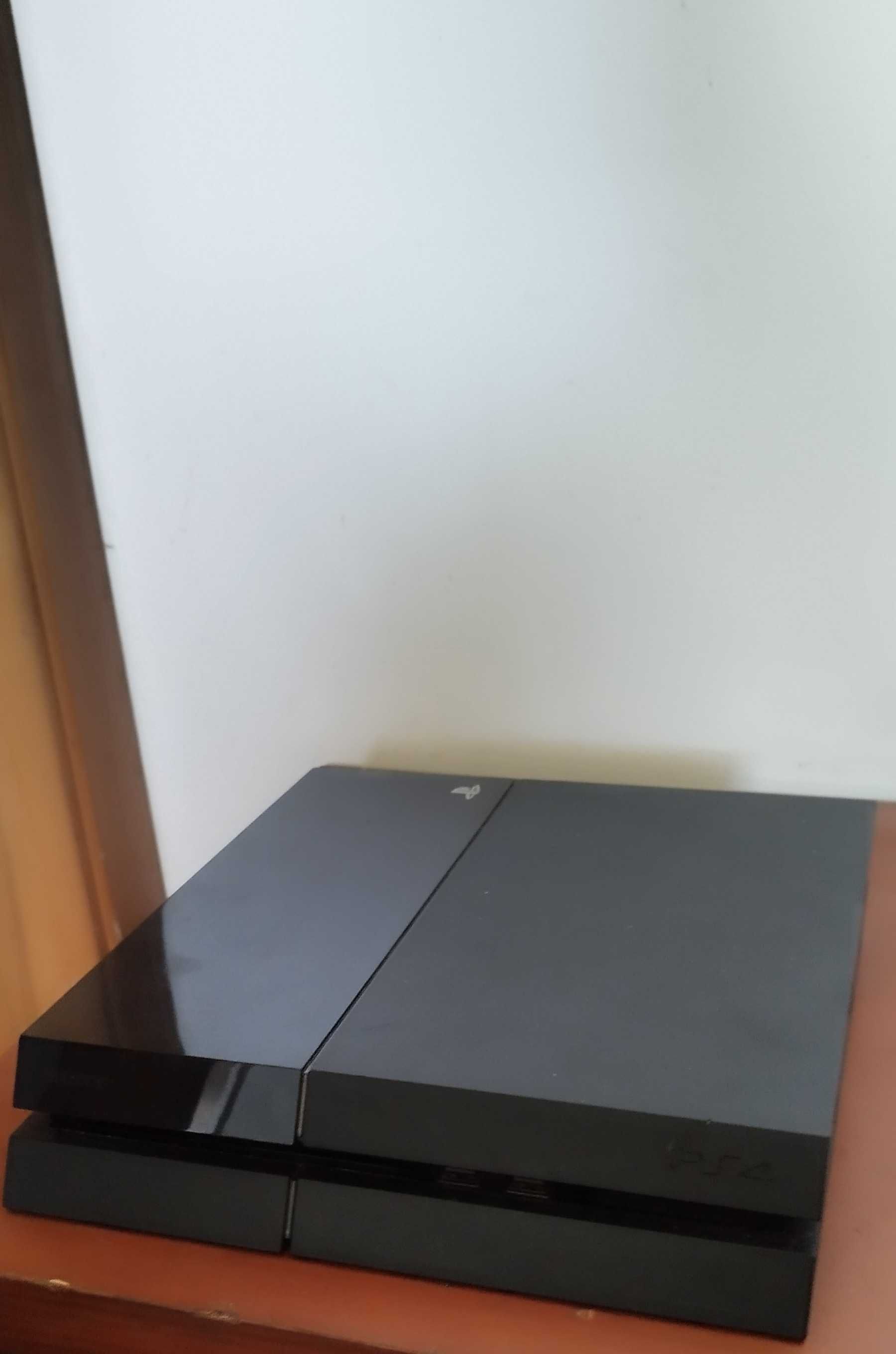 PS4 sem disco rígido e sem comando 50€