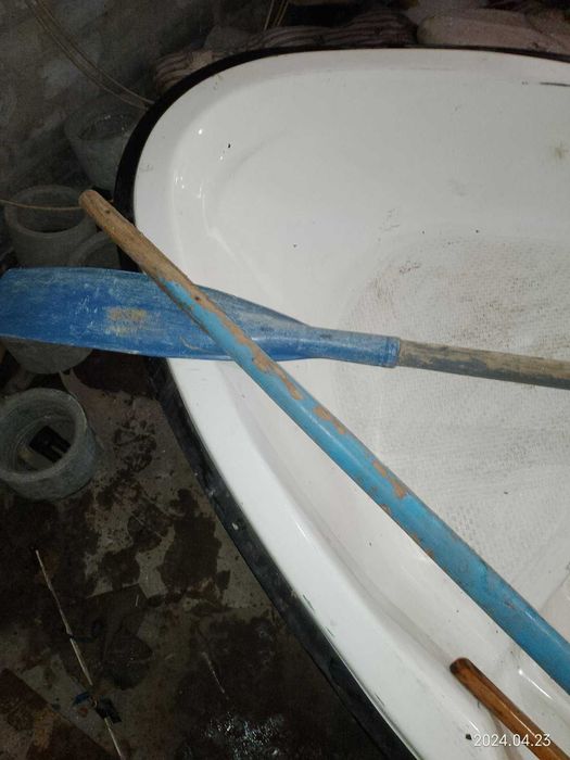 Лодка моторно-гребна пластикова б/в