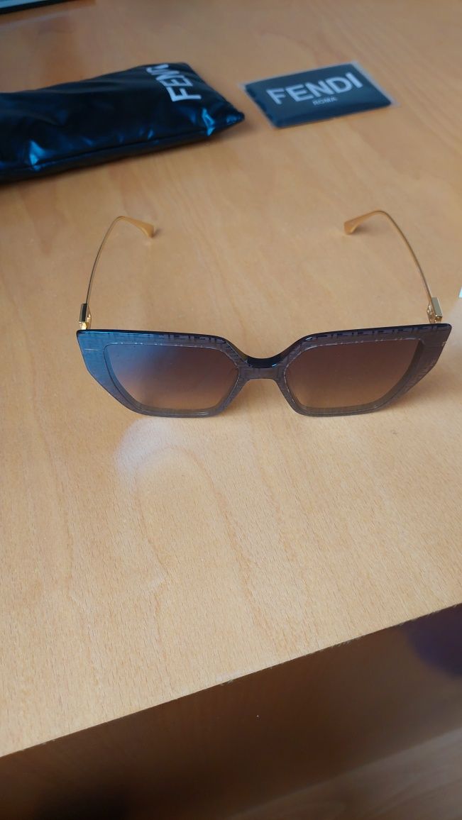 Óculos de sol FENDI como novos (FN000579) - Senhora