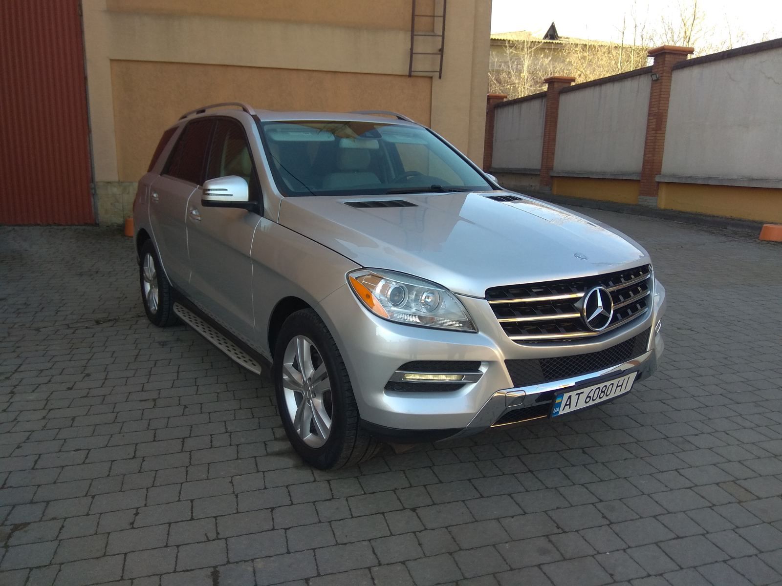 Продам автомобіль Mercedes ML 350