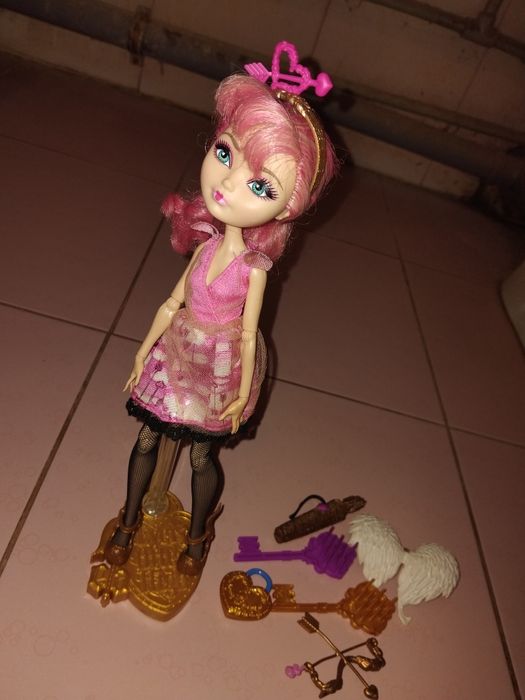 Отдам куклу в полном комплекте.