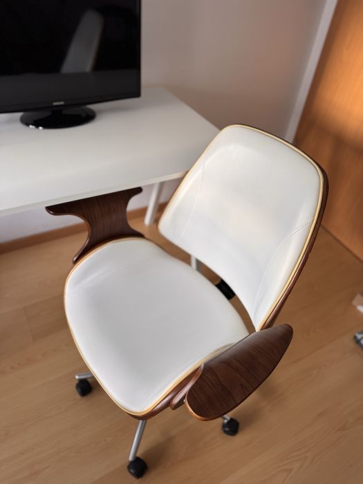 Conjunto de Secretária + Cadeira de Escritório + Ecrã