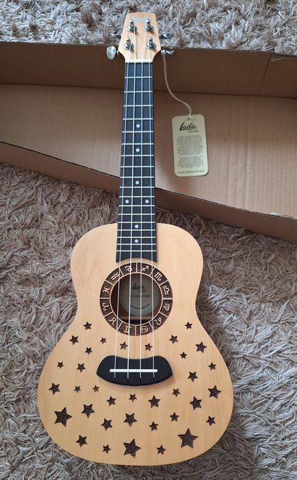 NOWE Ukulele koncertowe z pokrowcem i kompletem kostek filcowych