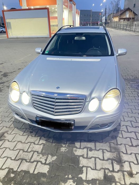 W211 E220 Mercedes Elegans