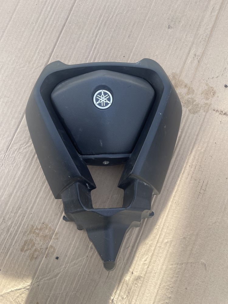 Oparcie pasażera Yamaha Xmax 14 17