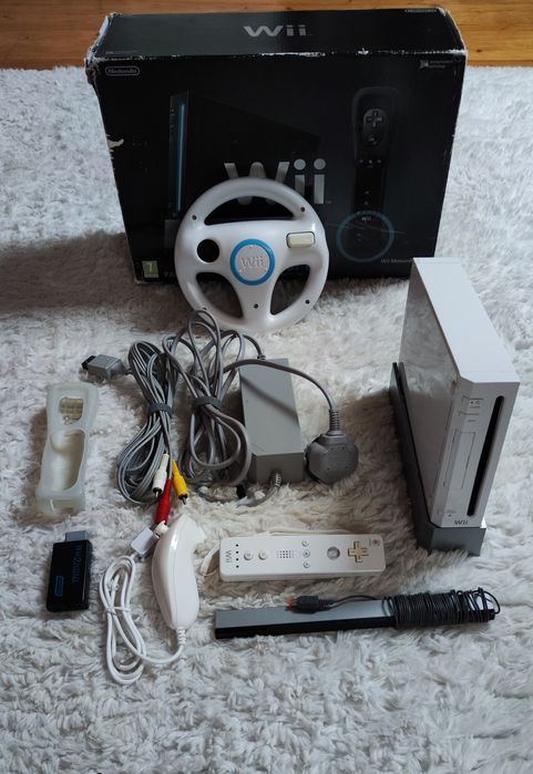 Konsola Nintendo Wii + 25 gier + akcesoria!