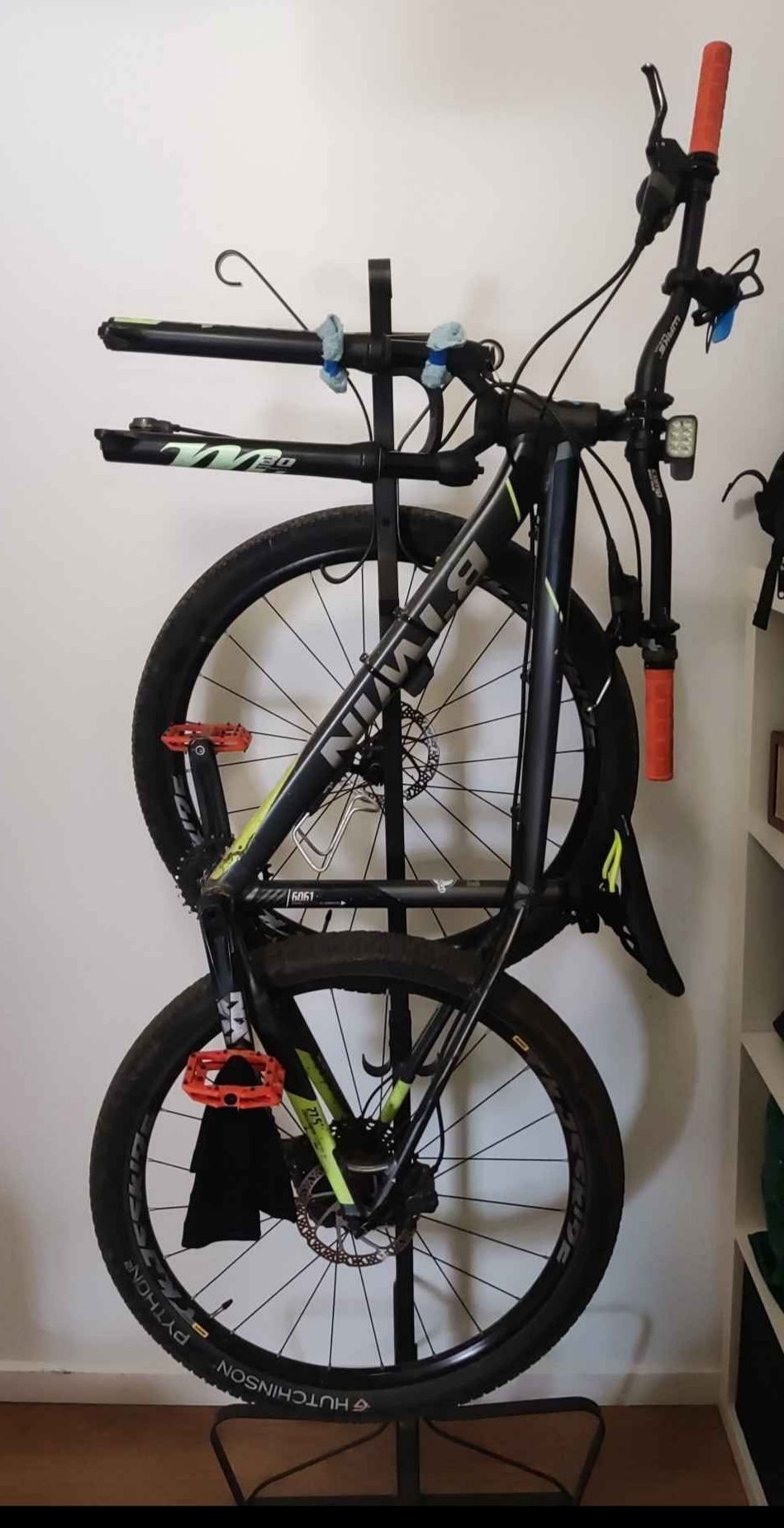 Rockrider 900 27,5” – MTB XC – Suspensão Manitou + Guidão 780 mm
