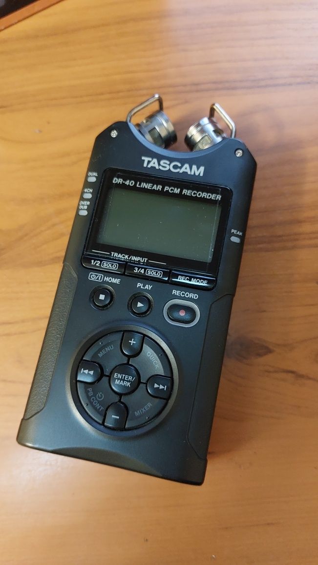Рекордер TASCAM DR-40 Version 2.0
