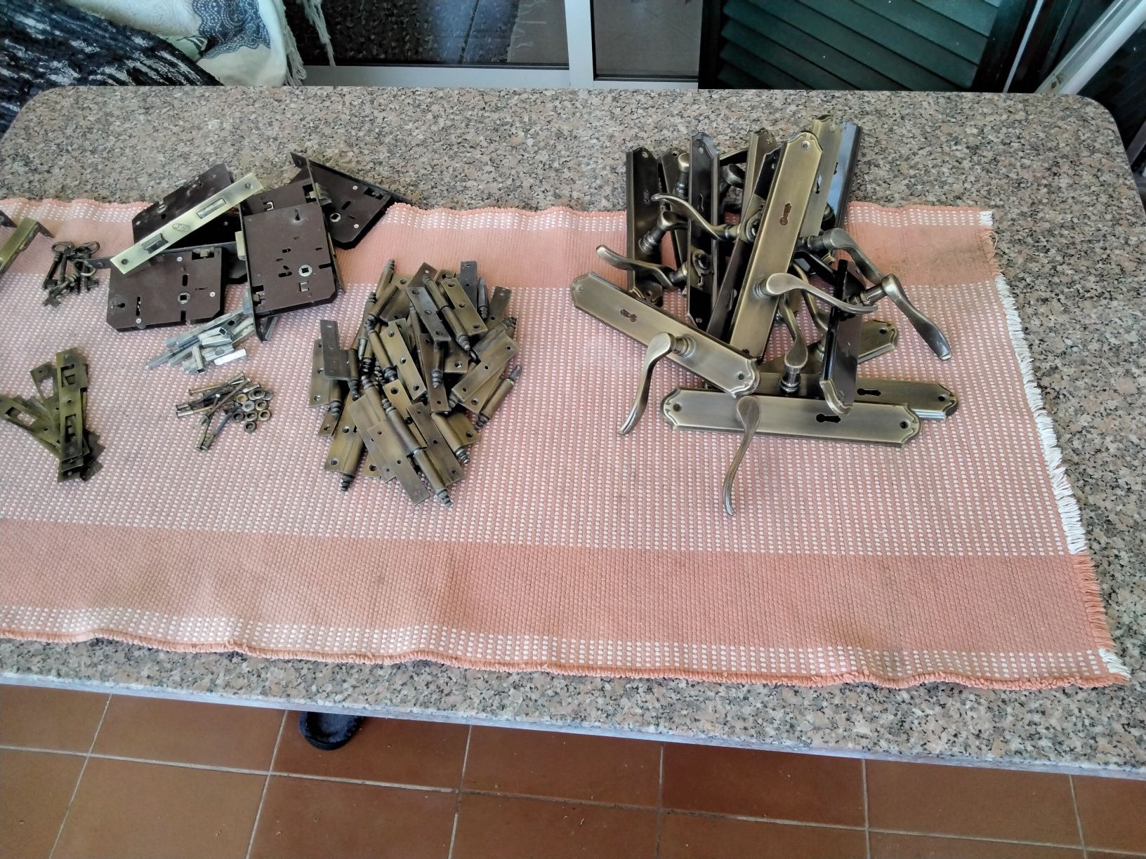 Puxadores fechaduras dobradiças