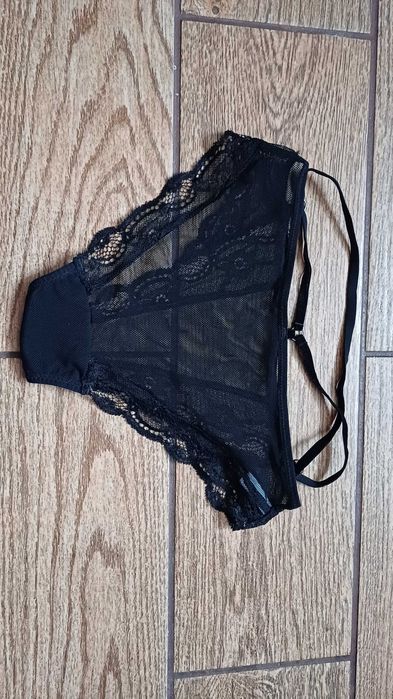 Komplet eleganckiej koronkowej bielizny God Save Queens w rozm. S
