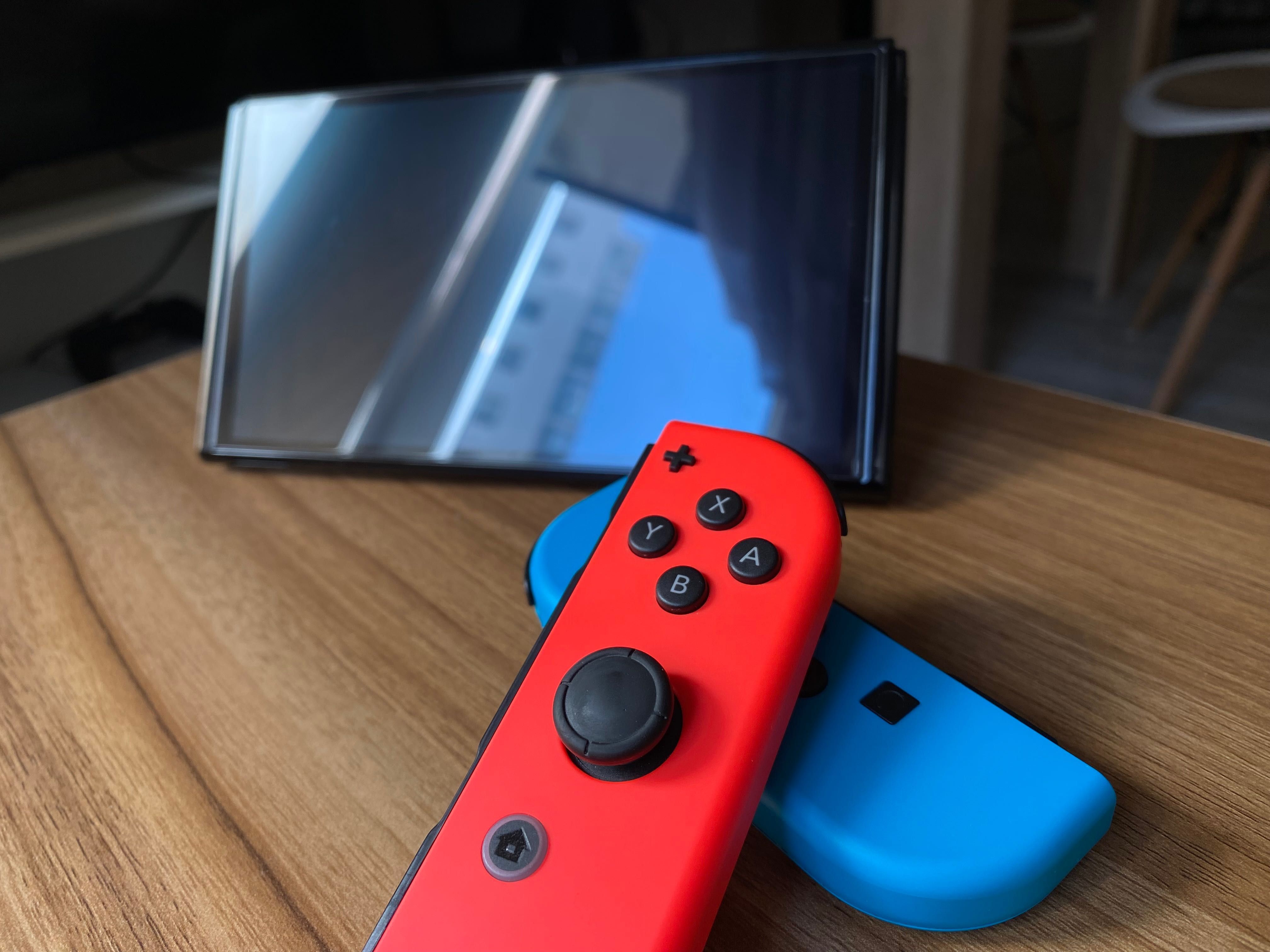 Nintendo Switch OLED + Zelda TOTK + Pro Controller + Akcesoria