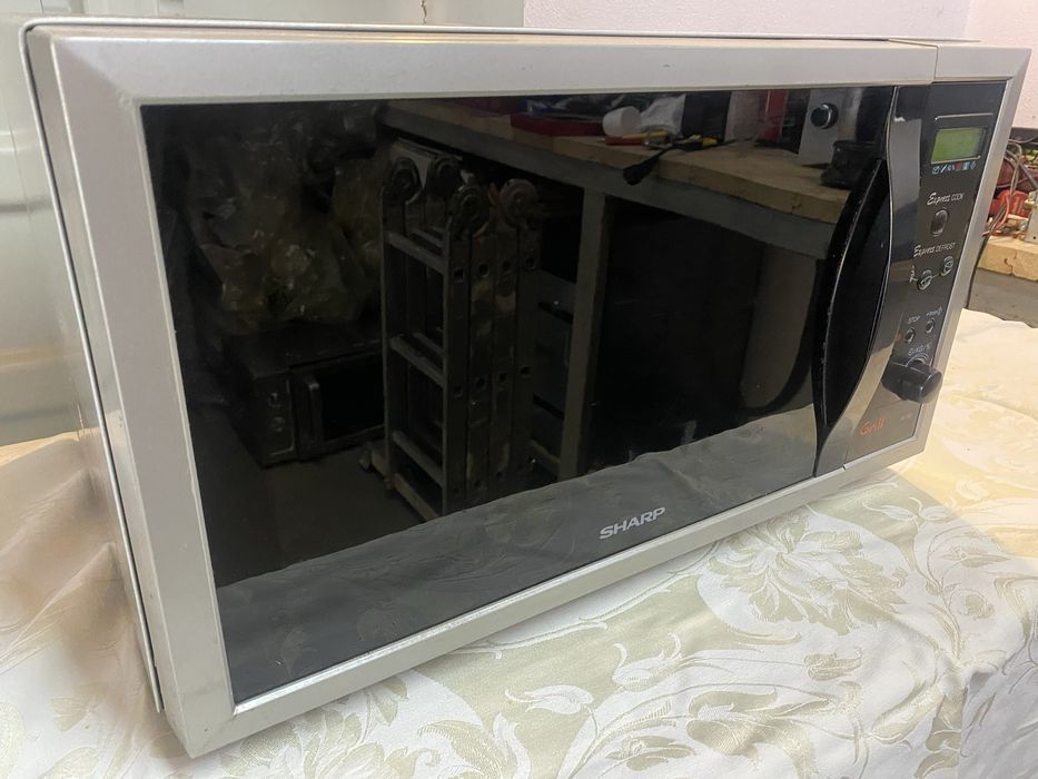 Мікрохвильова піч SHARP R-763. Б/в