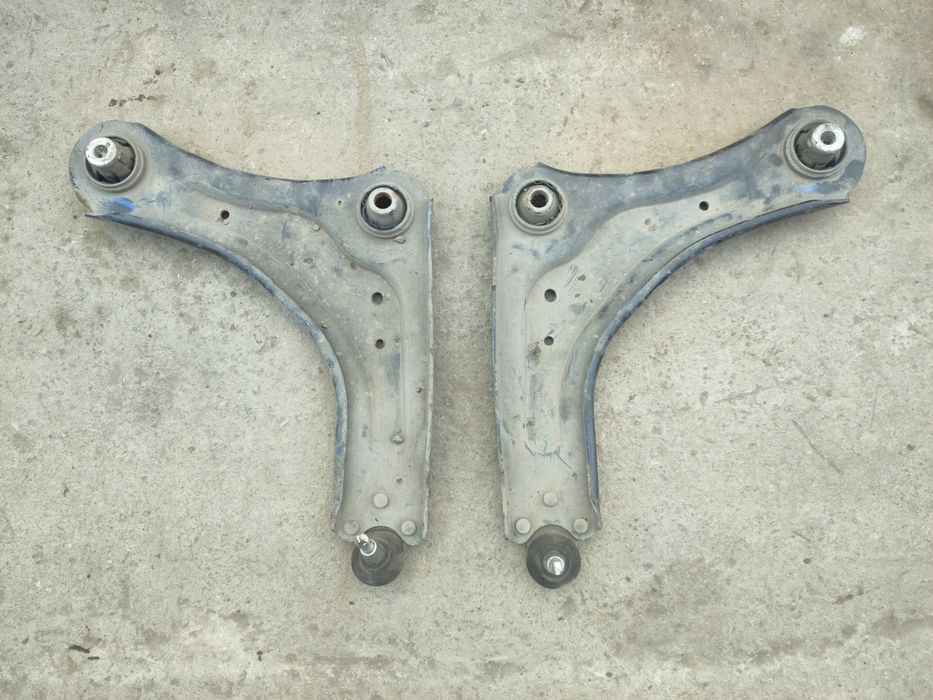 Продам рычаги на renault laguna 3