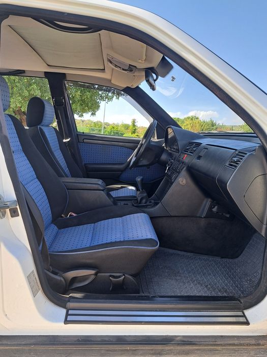 Vendo Mercedes Benz  C220 diesel em bom estado geralm