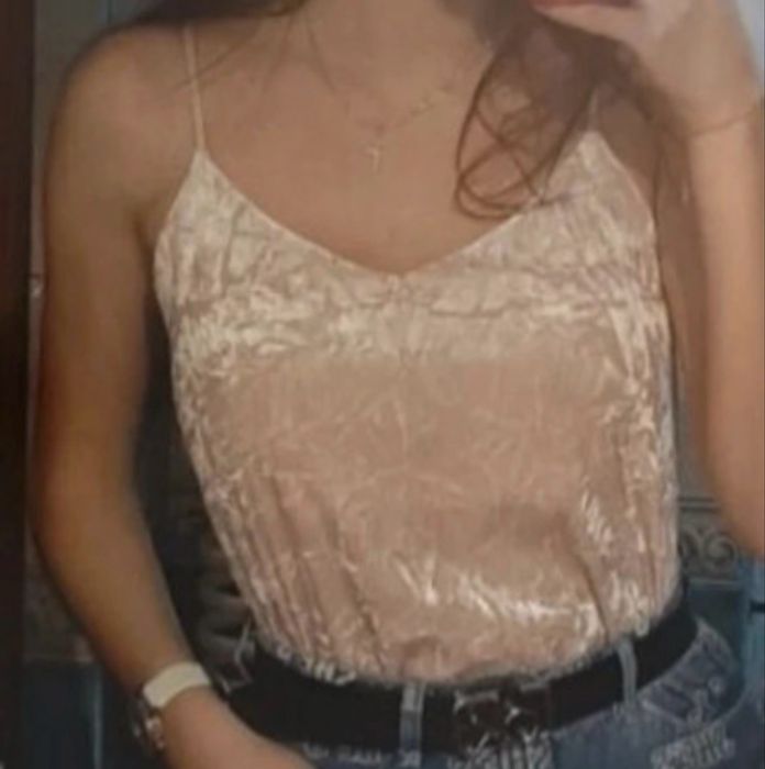 Welurowa bluzeczka na ramiączkach