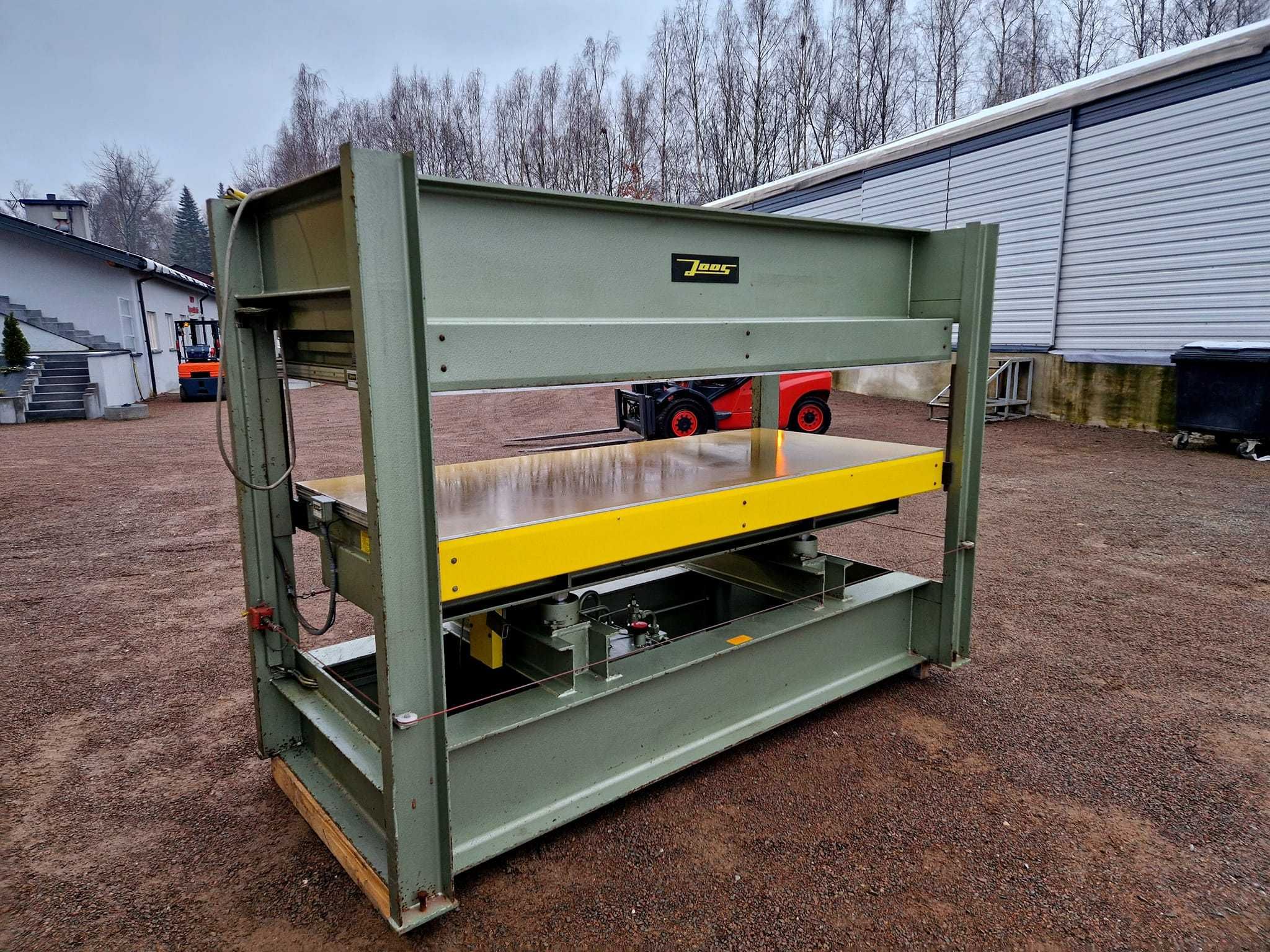 Prasa półkowa JOSS 250x110, grzana elektrycznie, prasa do forniru