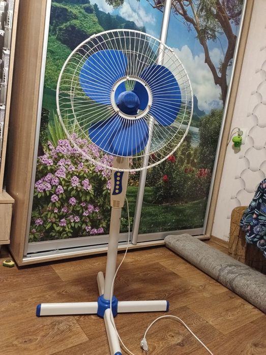 Вентилятор напольный.