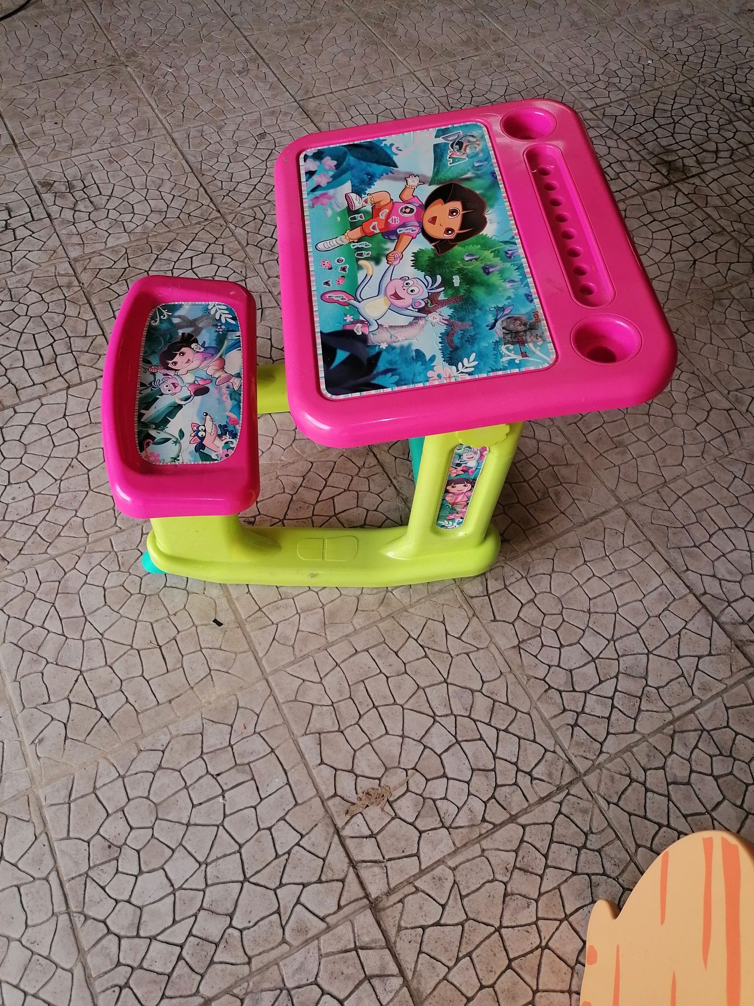 Mesa de criança Dora a exploradora