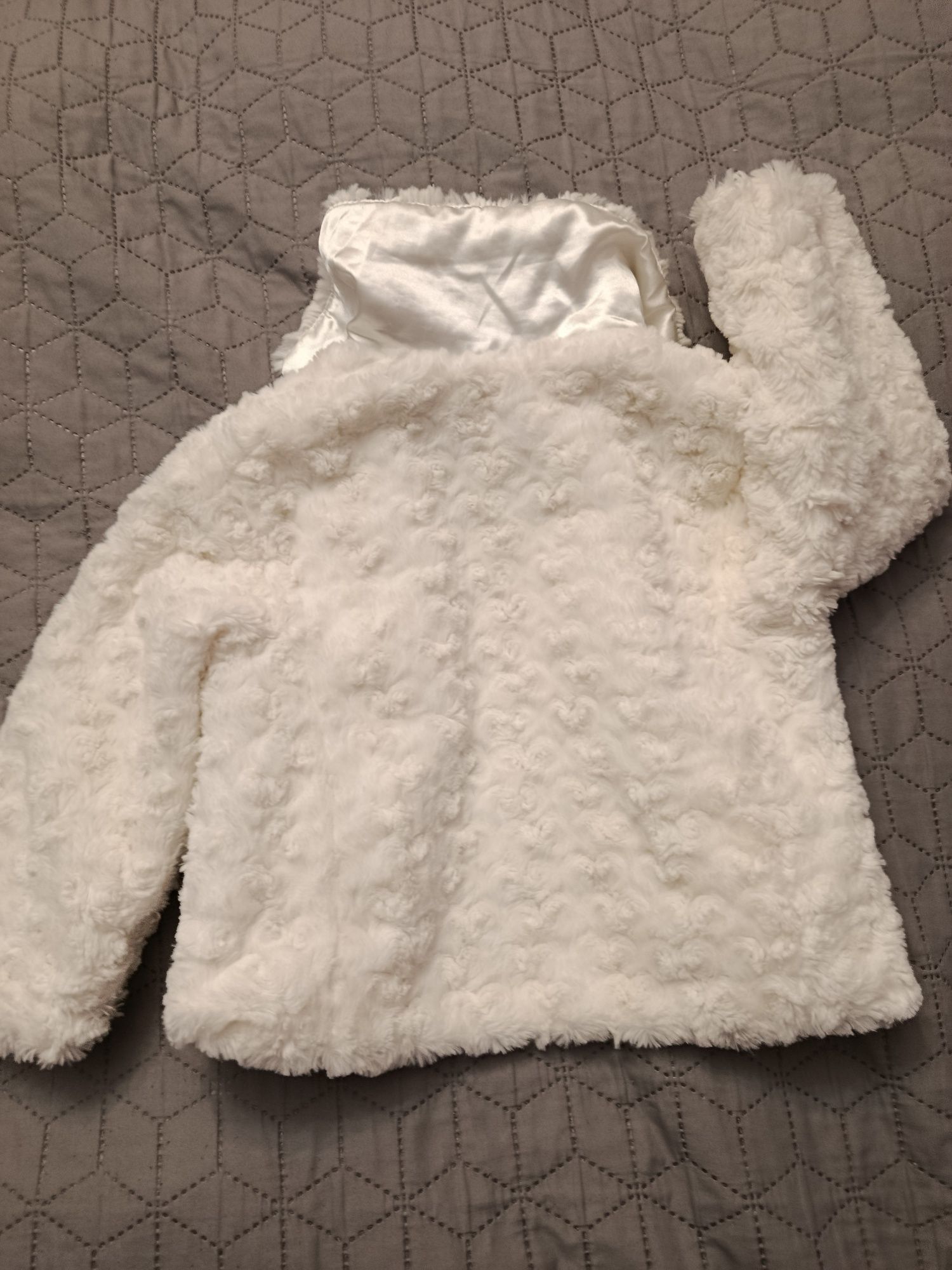 Białe futerko Marks Spencer r 86/92