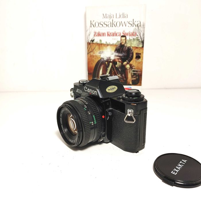 Czarna piękność Lustrzanka analogowa CANON AV-1 canon lens 50mm 1:1,8