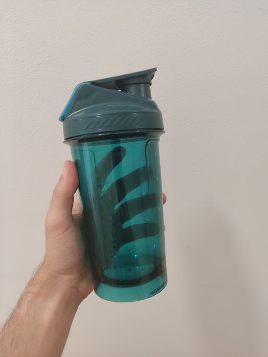 Shaker azul com coador