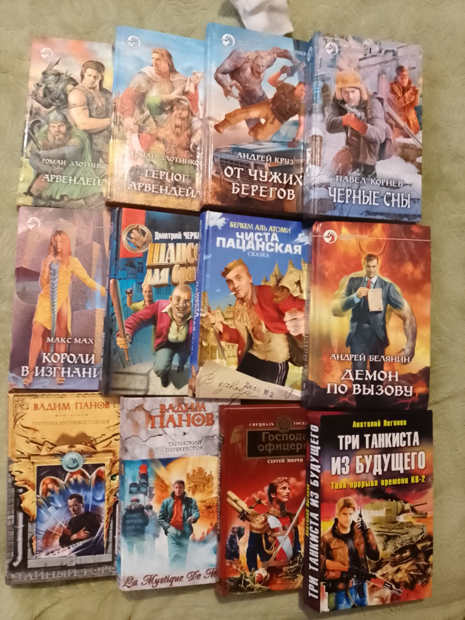 книги, бойовики та фантастика