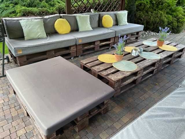 Zestaw mebli ogrodowych z palet sofa narożnik