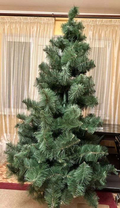 Елка  искуственная.