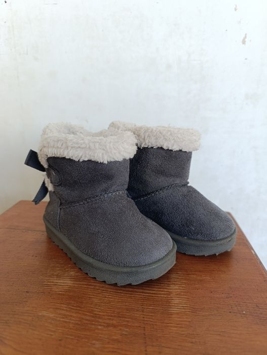 Дитячі чобітки( уги)