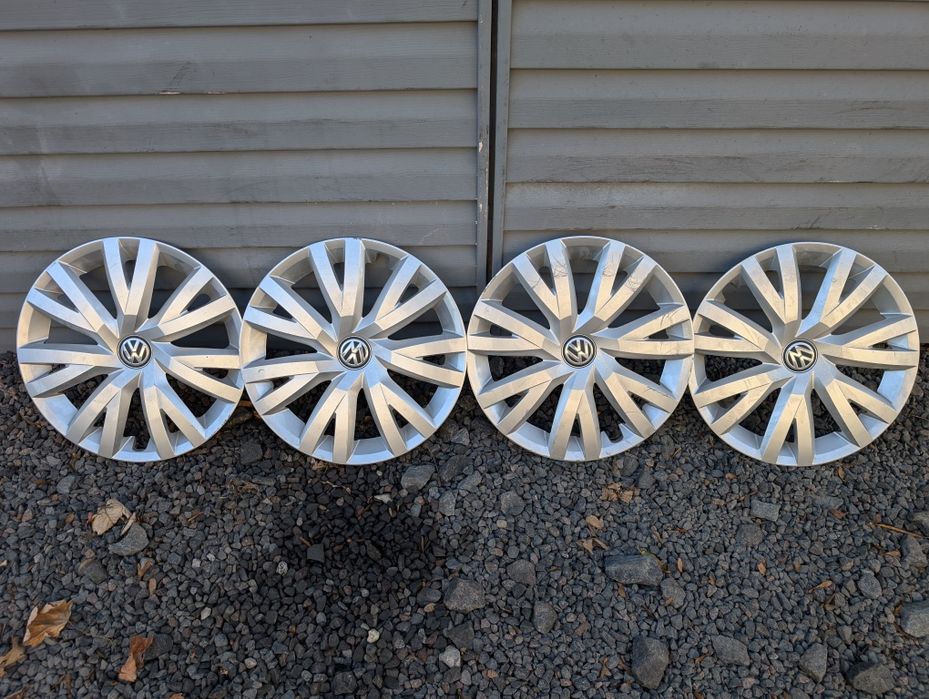 Оригінальні ковпаки Volkswagen R16 в нормальному стані