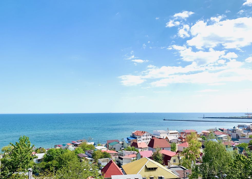Посуточно номера с террасами,вид моря,квартиры,пляж 5 мин.Собственник