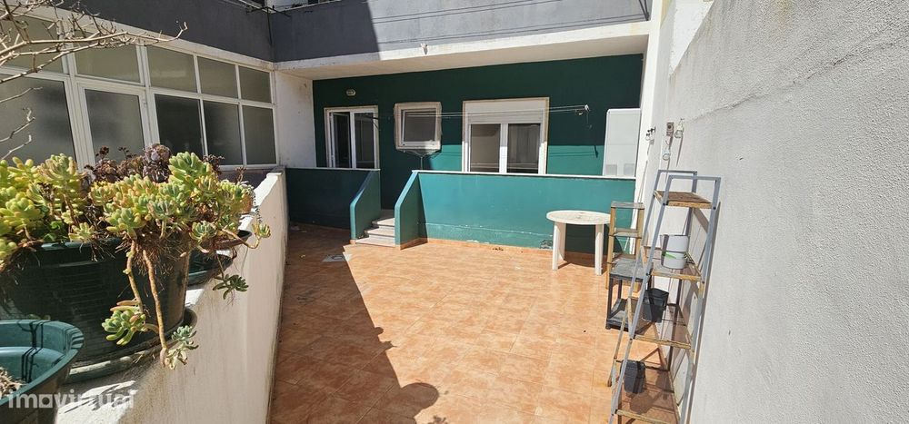 T2 com quintal, centro da Trafaria
