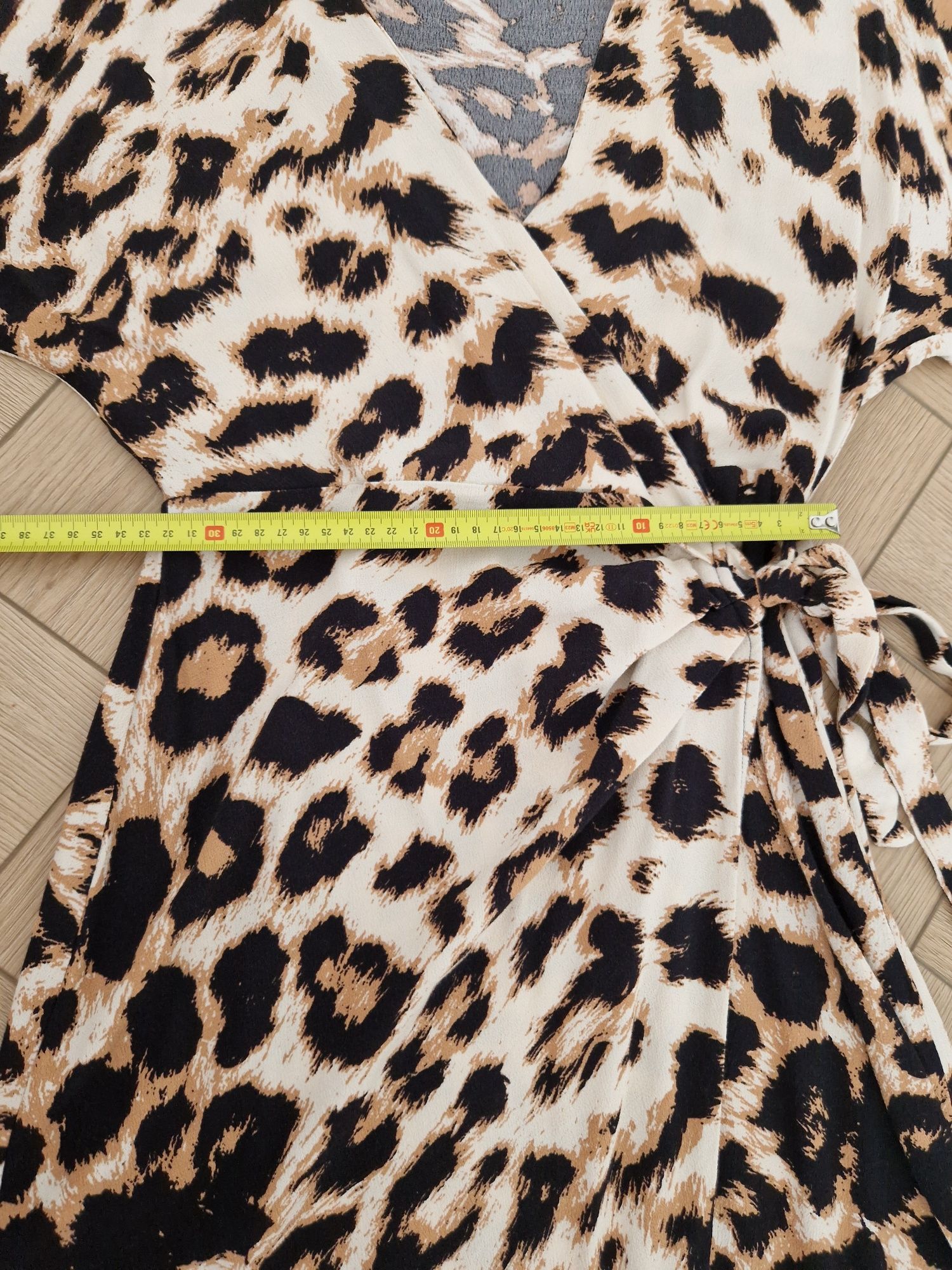 Kopertowa sukienka midi xs Aware Vero moda