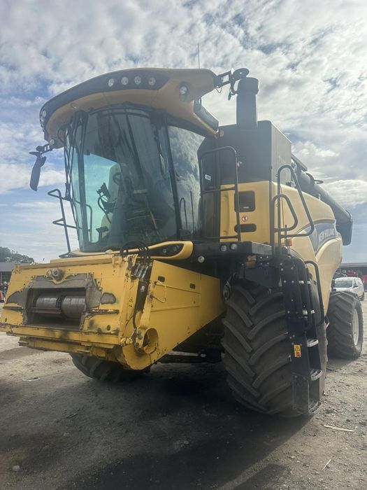 Комбайн New Holland CR 7.90