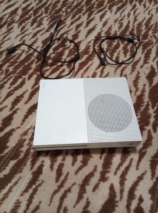Продаю срочно  Консоль Xbox one s на 1 Тб, читайте описание.