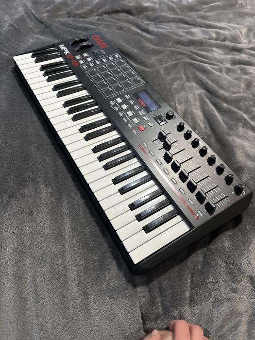 MIDI клавіатура AKAI MPK 249