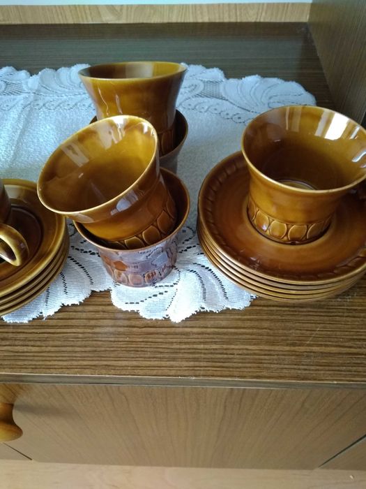 sprzedam kubki , talerzyki 19 części za 30 zł