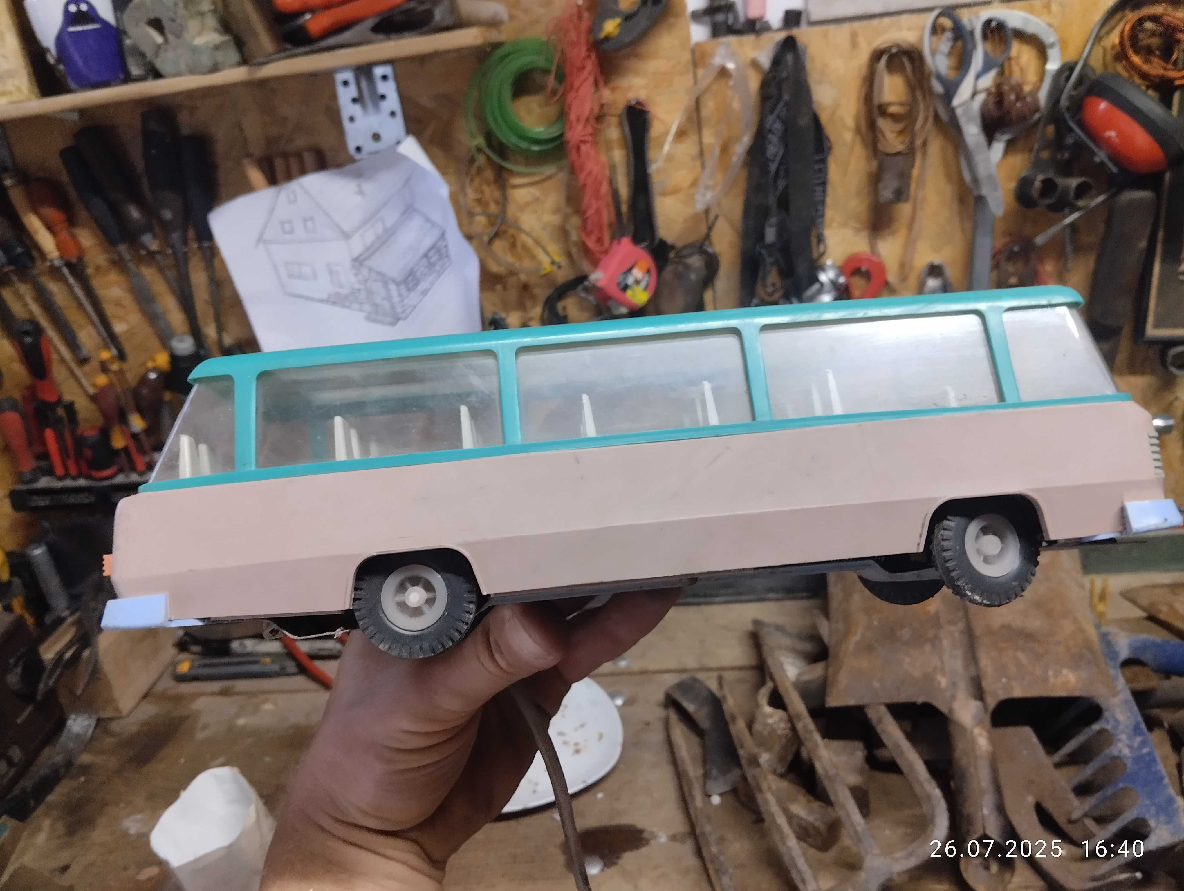 Zabawkowy autobus PRL na baterie
