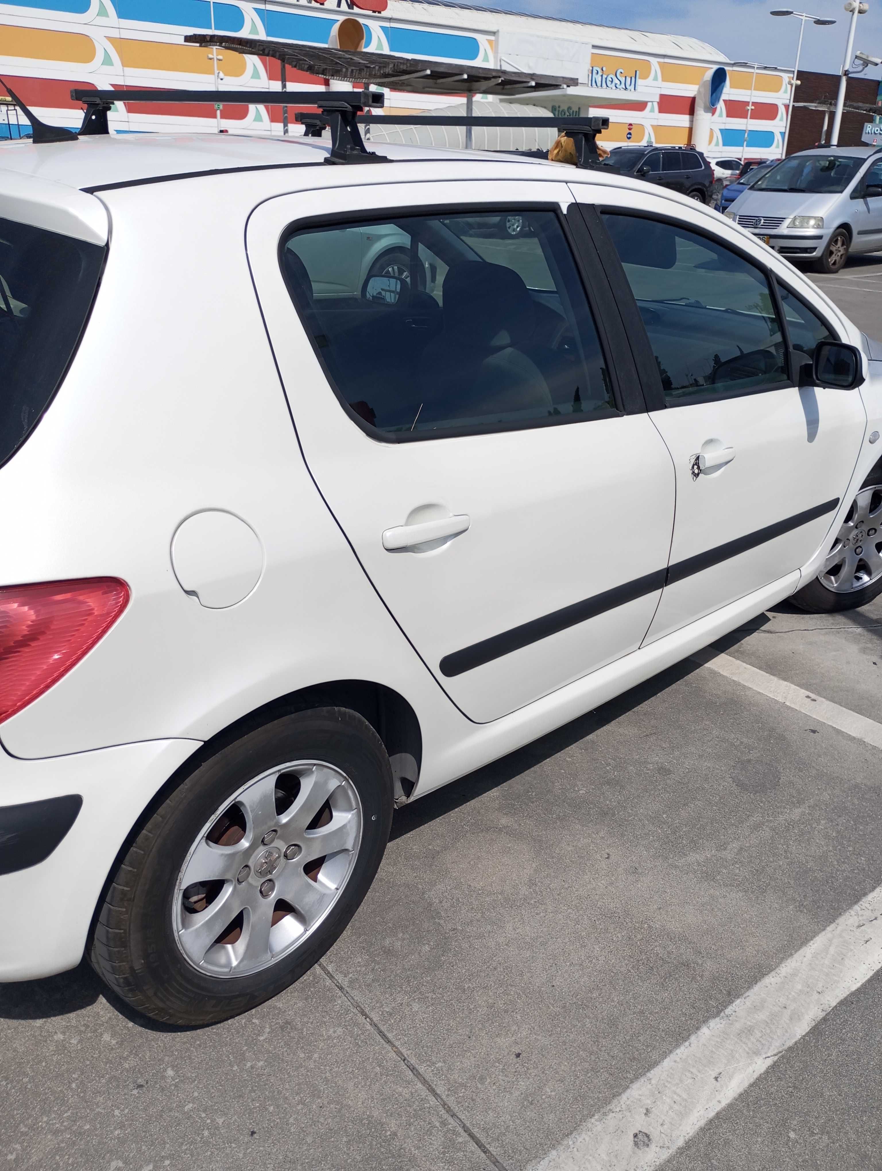 Carro impecável IUC pago a circular perfeitamente