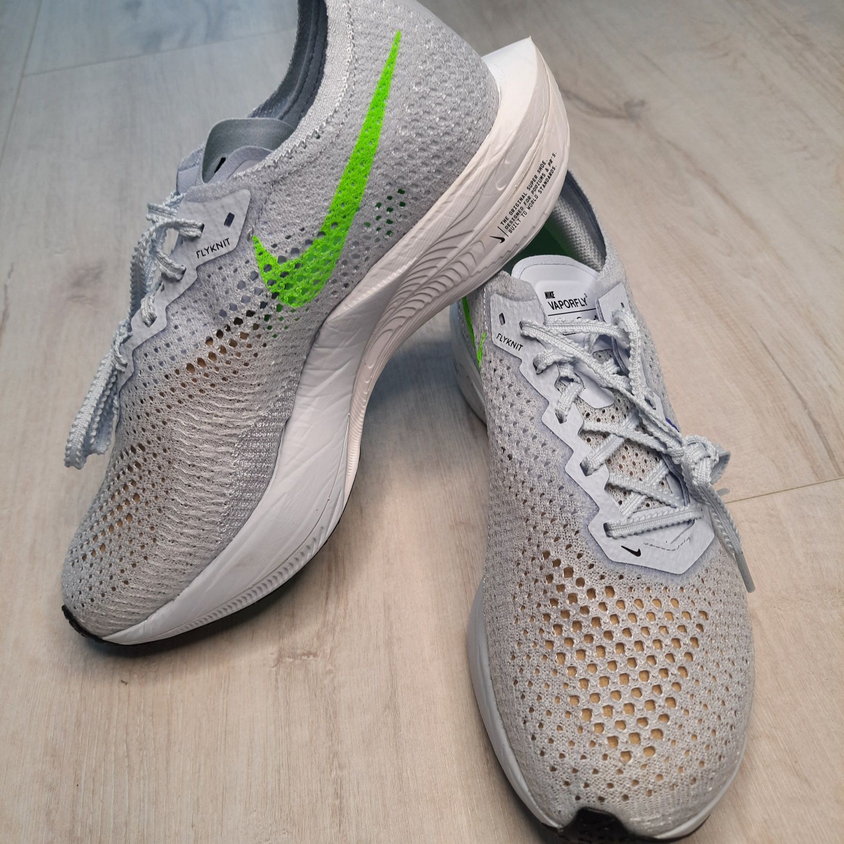Оригінальні чоловічі кросівки NIKE VAPORFLY 3 ROAD RACING SHOES GREY D