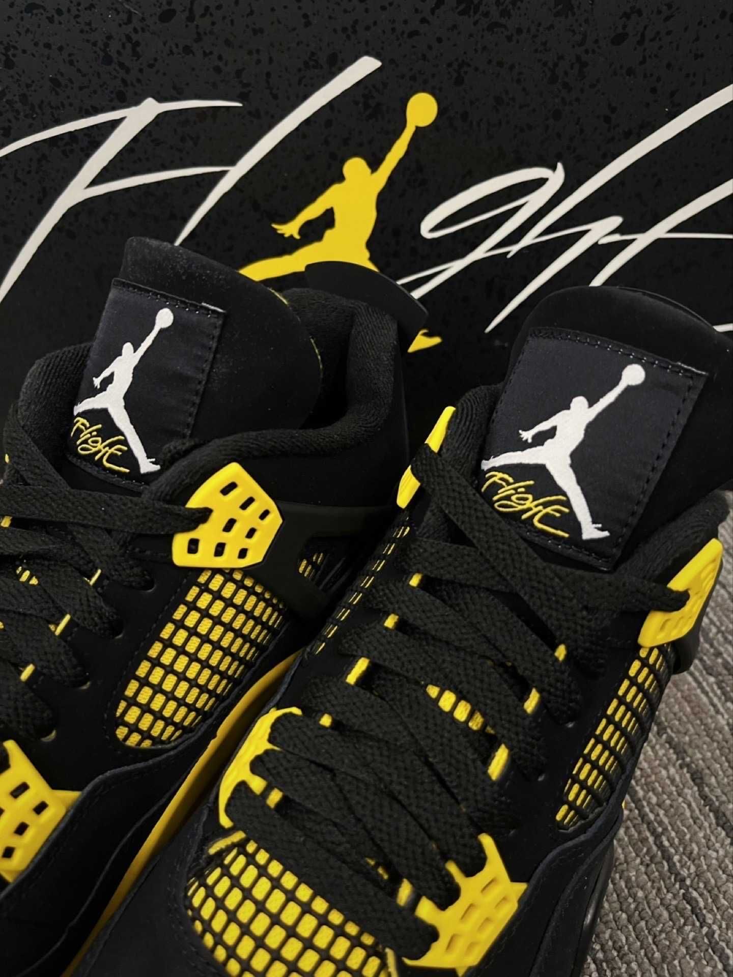 Buty  Jordan4 Air Retro Thunder nowy z metką EU.44
