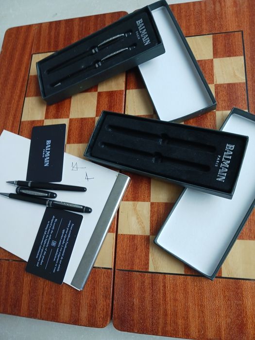 4 Canetas Balmain Paris (2 caixas com 2 canetas cada)