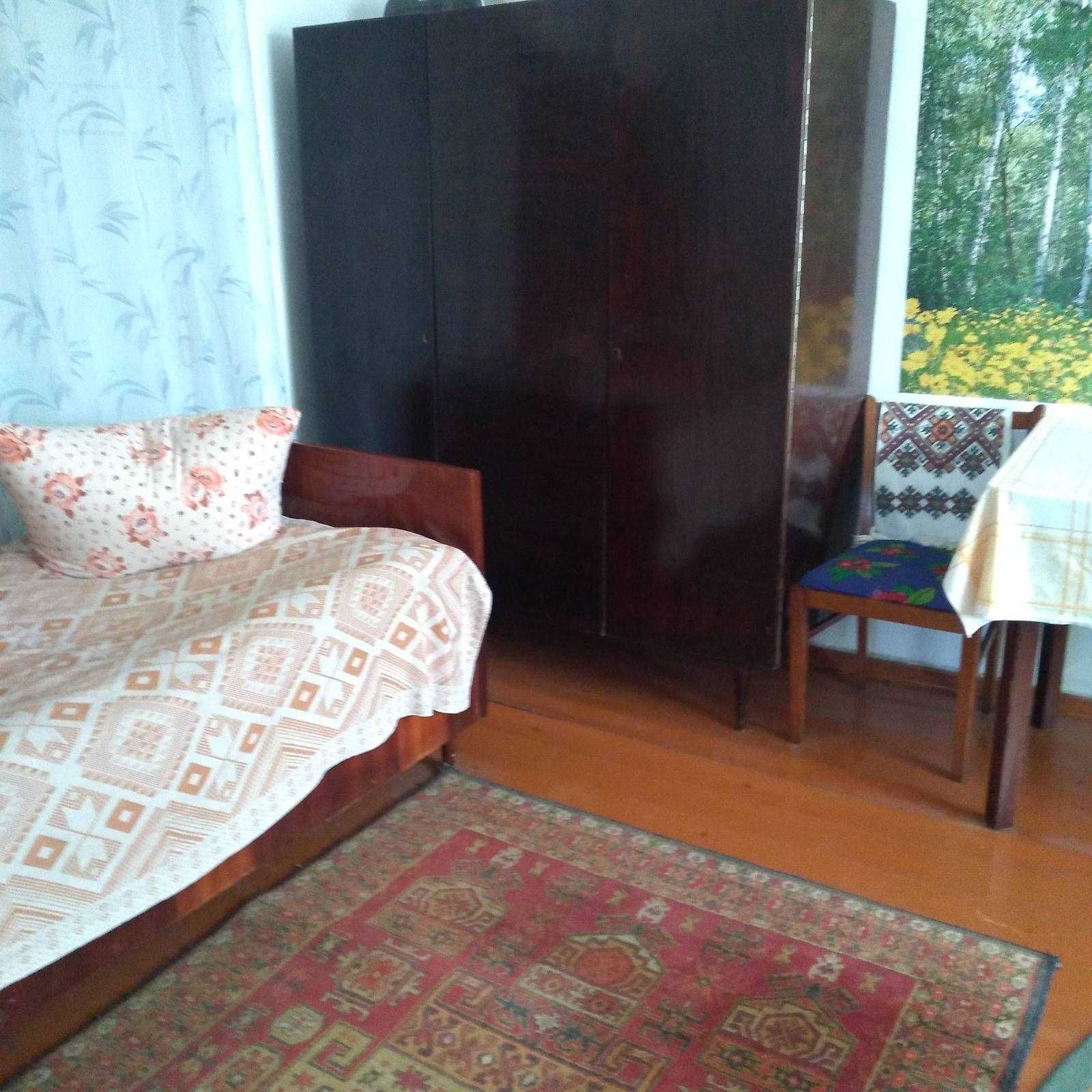 Продам квартиру (2 кімнати + кухня) в бараці по вул. Відродження