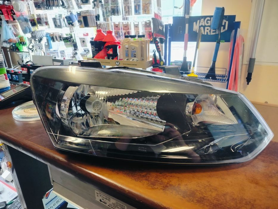 Reflektor lampa volkswagen polo 09-14 6R prawy bardzo ładny europa