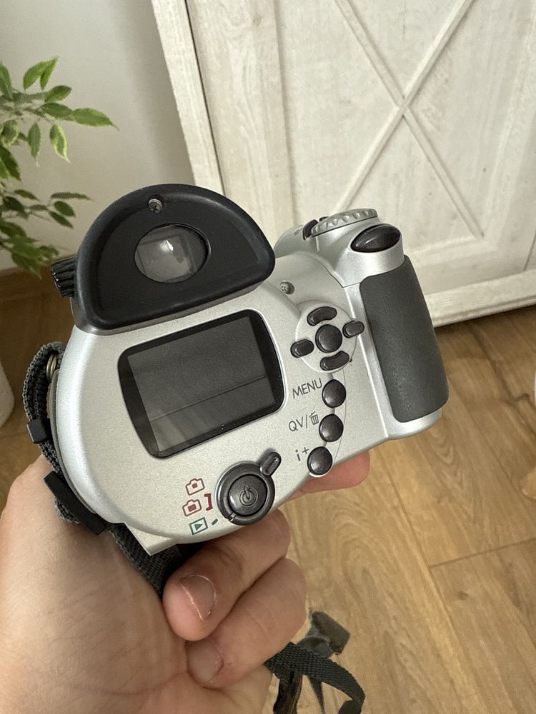Aparat Konica minolta z10